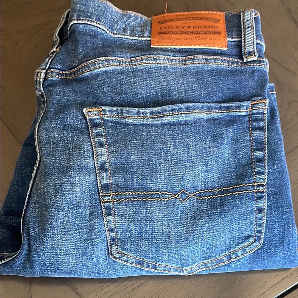 Lucky Brand Blue Jeans with Medium Indigo Wash